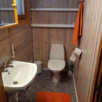 Levin Petsukka mökin wc